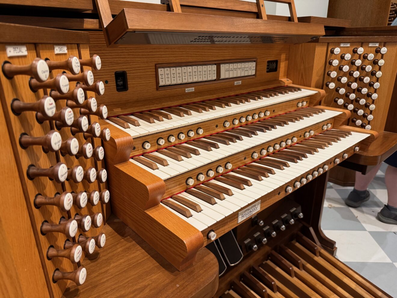 Allen R330 Digital Church Organ
